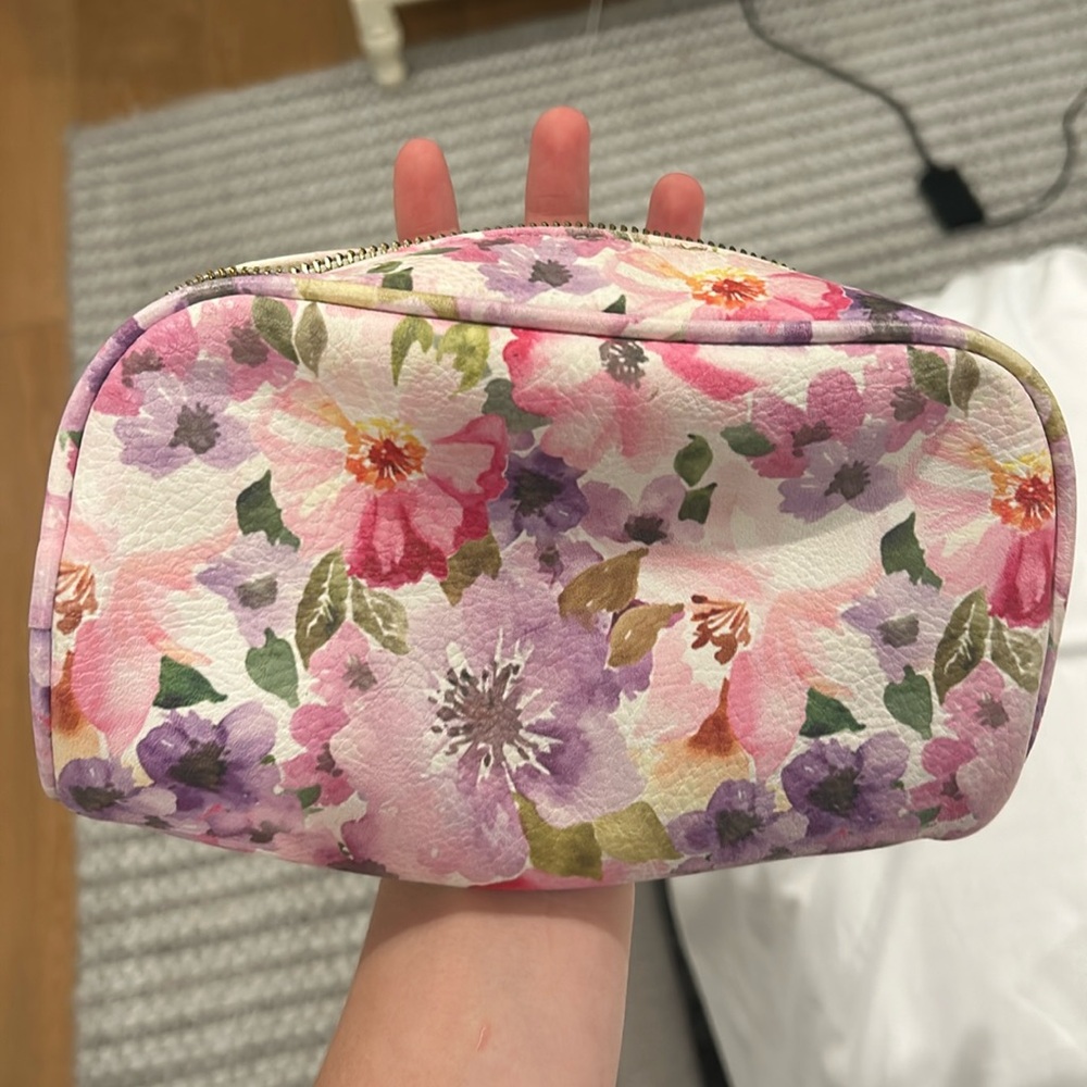 MADISON WEST MAKEUP/BAG FLORAL